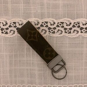 Repurposed Louis Vuitton
Flower Key Fob Rose Gold